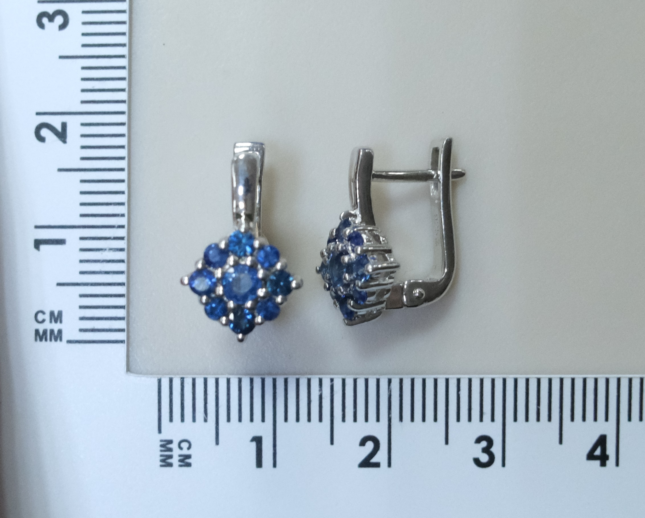 Серебряные серьги с сапфирами